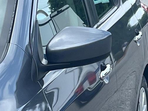 Gun Metallic 2017 Nissan Versa 1.6 SV