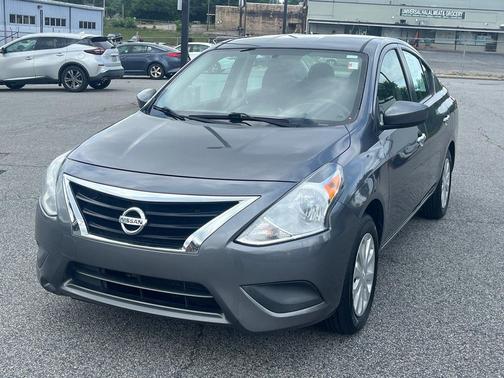 Gun Metallic 2017 Nissan Versa 1.6 SV