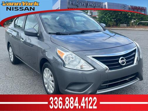 Gun Metallic 2017 Nissan Versa 1.6 SV