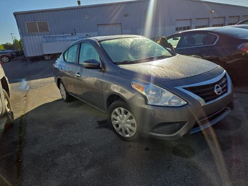 Gun Metallic 2017 Nissan Versa 1.6 SV