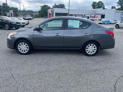 Gun Metallic 2017 Nissan Versa 1.6 SV