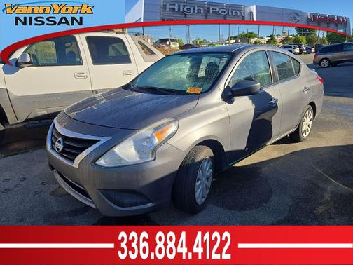 Gun Metallic 2017 Nissan Versa 1.6 SV