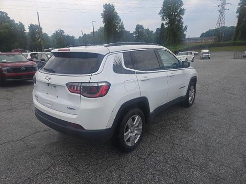 Bright White Clearcoat 2022 Jeep Compass Latitude