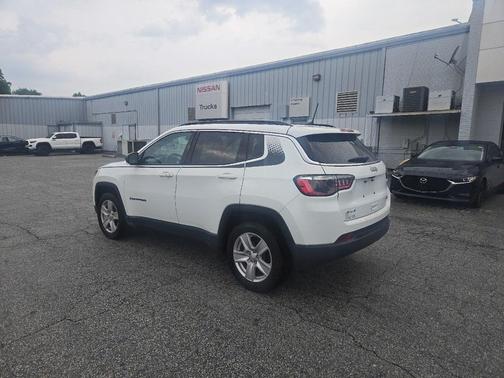 Bright White Clearcoat 2022 Jeep Compass Latitude