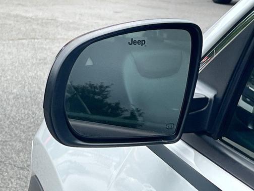Bright White Clearcoat 2022 Jeep Compass Latitude