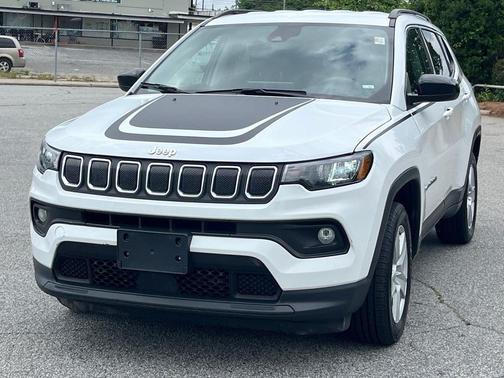 Bright White Clearcoat 2022 Jeep Compass Latitude