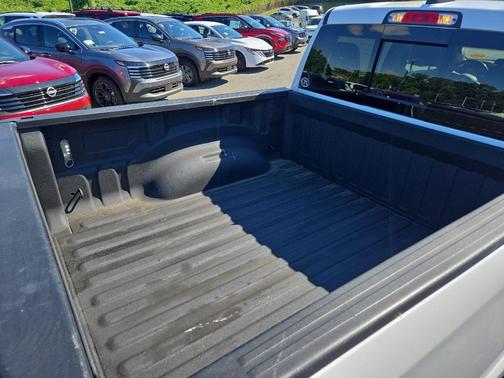 Ivory White Tri-Coat Pearlcoat 2019 RAM 1500 Longhorn