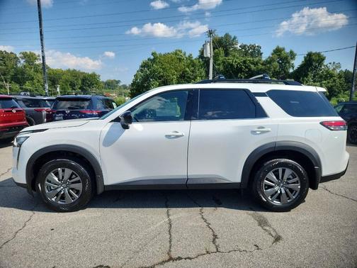 Everest Wht Prl 2026 Nissan Pathfinder SV