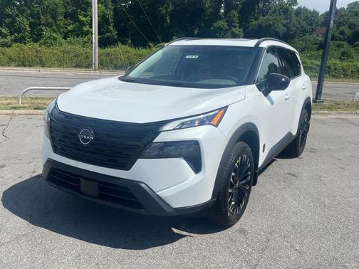 Everest Wht Prl 2026 Nissan Rogue Dark Armor