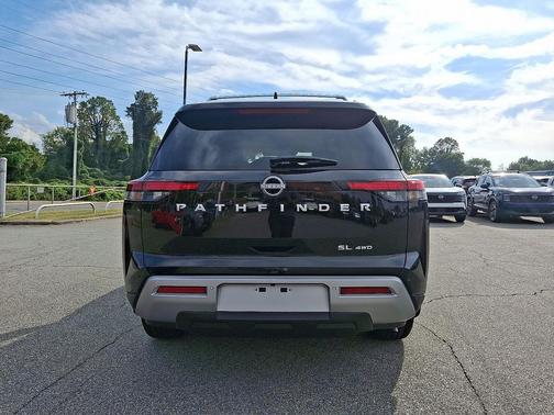 2025 Nissan Pathfinder SL FWD