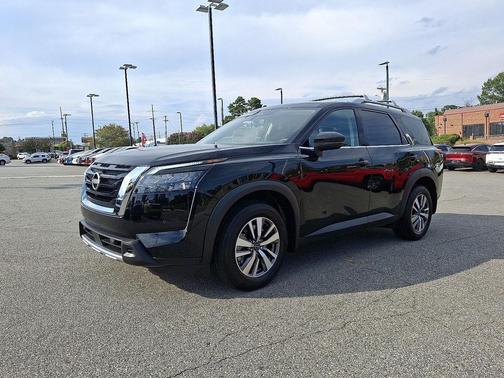 2025 Nissan Pathfinder SL FWD