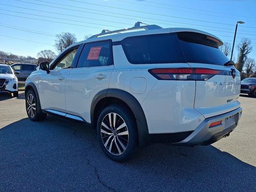 2024 Nissan Pathfinder Platinum FWD