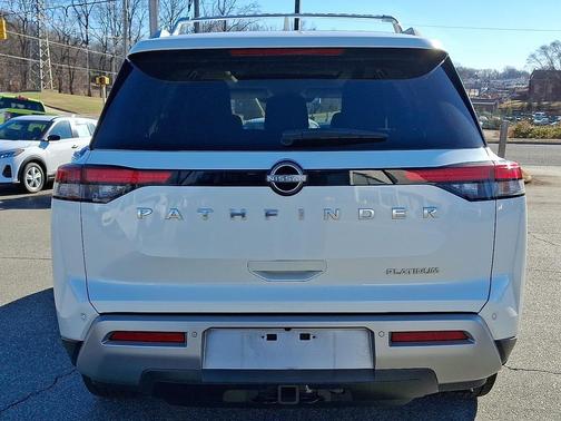 2024 Nissan Pathfinder Platinum FWD