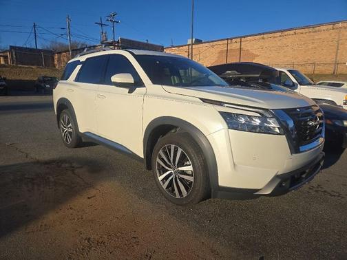 2024 Nissan Pathfinder Platinum FWD