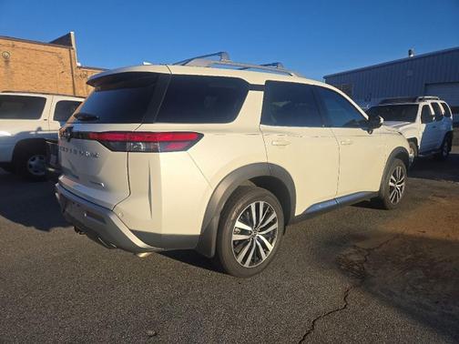 2024 Nissan Pathfinder Platinum FWD