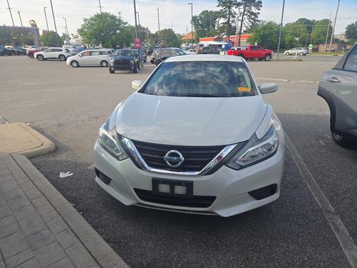 Pearl White 2016 Nissan Altima 2.5 S