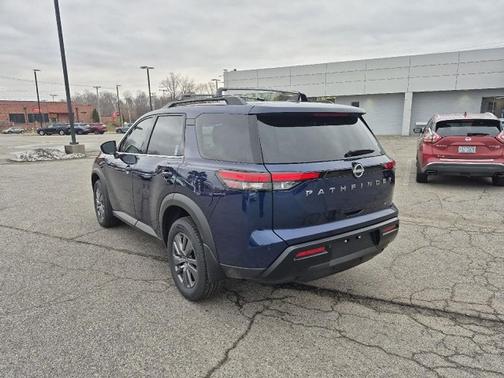 2026 Nissan Pathfinder SV