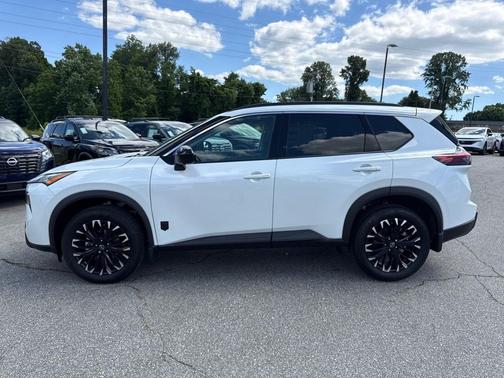 Everest White Pearl Tricoat 2026 Nissan Rogue Dark Armor