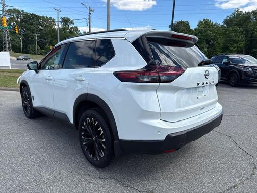 Everest White Pearl Tricoat 2026 Nissan Rogue Dark Armor