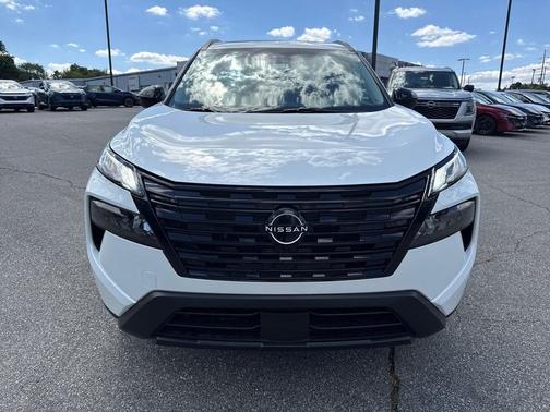 Everest White Pearl Tricoat 2026 Nissan Rogue Dark Armor