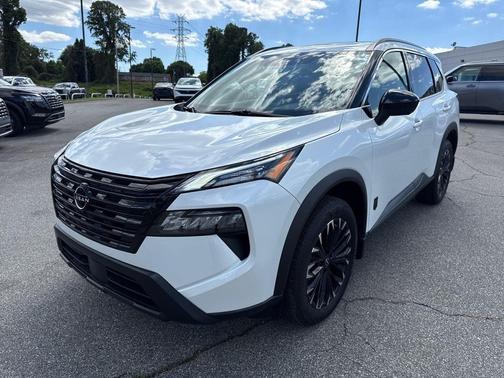 Everest White Pearl Tricoat 2026 Nissan Rogue Dark Armor