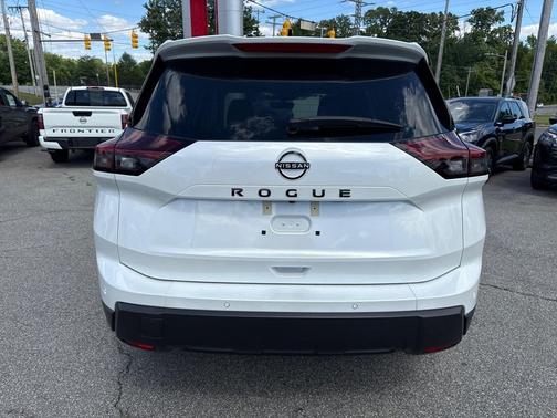 Everest White Pearl Tricoat 2026 Nissan Rogue Dark Armor