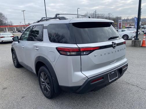 2023 Nissan Pathfinder SV 4WD