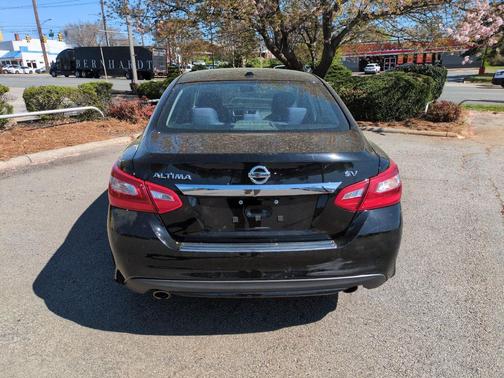 Super Black 2017 Nissan Altima 2.5 SV