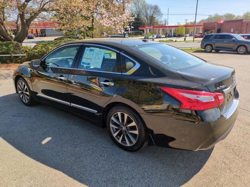 Super Black 2017 Nissan Altima 2.5 SV