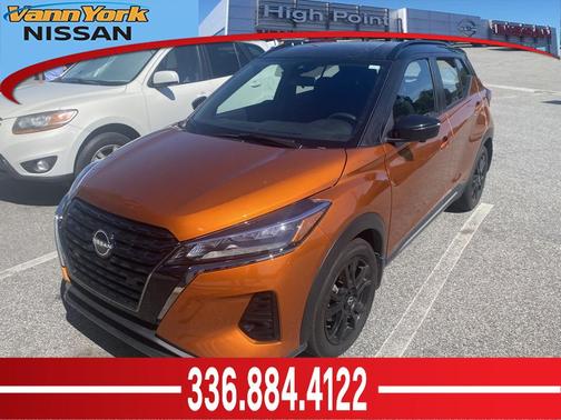 Monarch Orange Metallic/Super Black 2024 Nissan Kicks SR