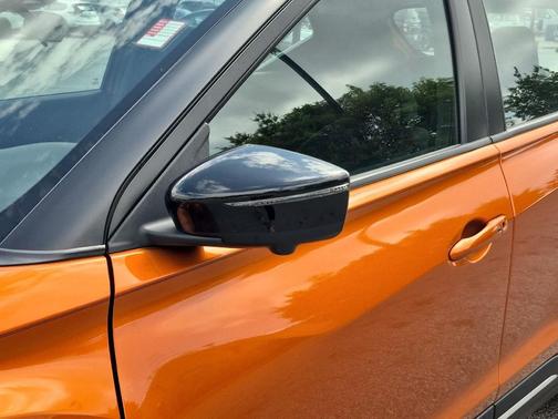 Monarch Orange Metallic/Super Black 2024 Nissan Kicks SR