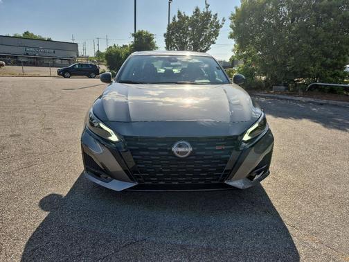 GUN MET 2026 Nissan Altima SR FWD