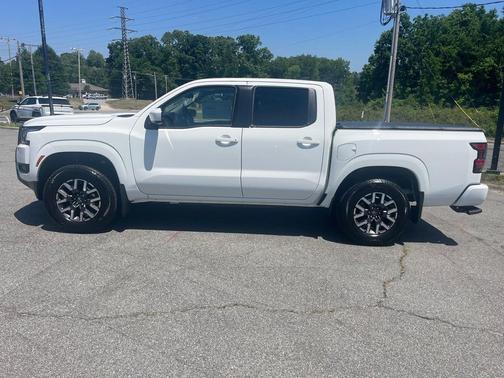 Glacier White 2026 Nissan Frontier SV