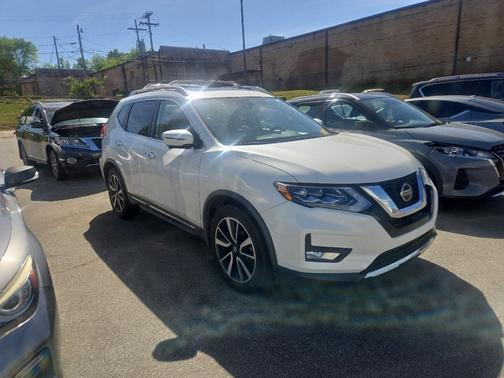 Pearl White 2018 Nissan Rogue SL