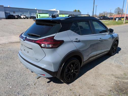 2021 Nissan Kicks SR