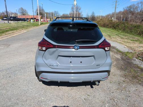 2021 Nissan Kicks SR