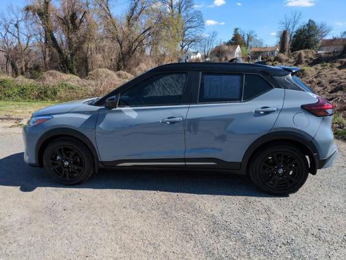 2021 Nissan Kicks SR