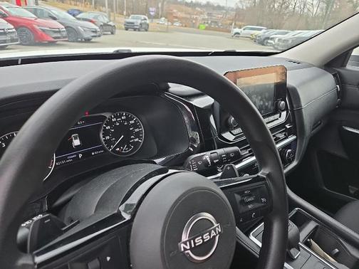 2022 Nissan Pathfinder S 2WD