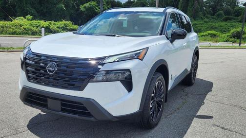 Everest Wht Prl 2026 Nissan Rogue Dark Armor