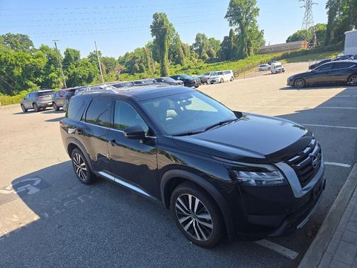 Super Black 2023 Nissan Pathfinder Platinum 4WD