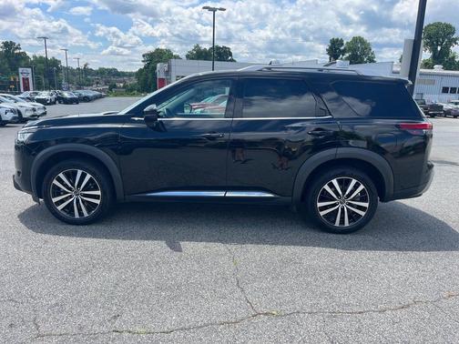 Super Black 2023 Nissan Pathfinder Platinum 4WD