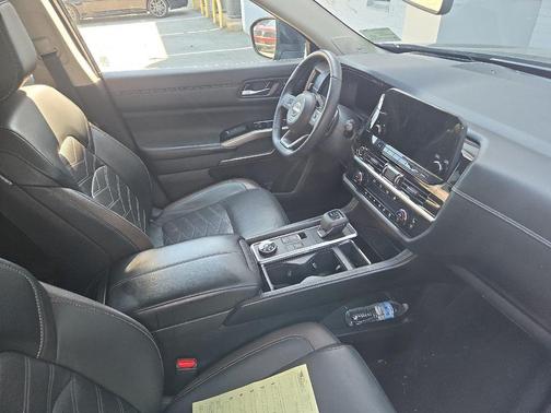 Super Black 2023 Nissan Pathfinder Platinum 4WD