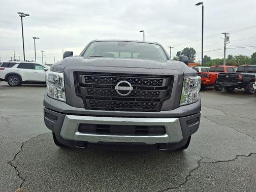 2024 Nissan Titan XD SV