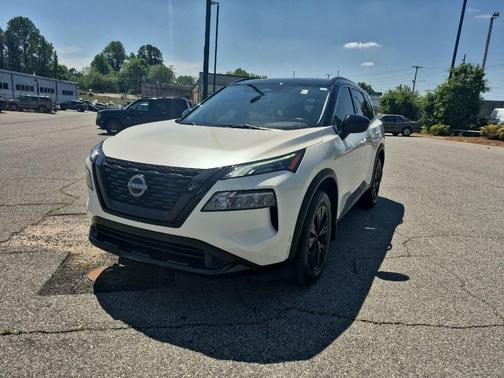 Pearl White Tricoat 2023 Nissan Rogue SV