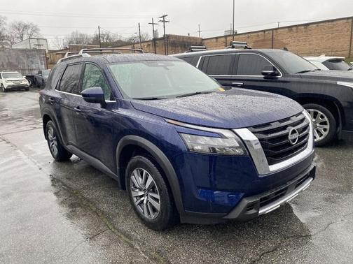 2025 Nissan Pathfinder SL FWD