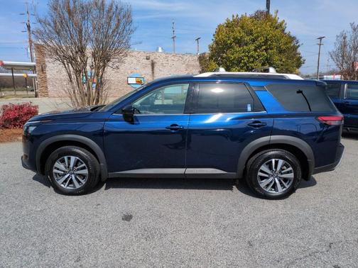 2025 Nissan Pathfinder SL FWD