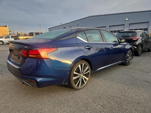 2021 Nissan Altima SR FWD