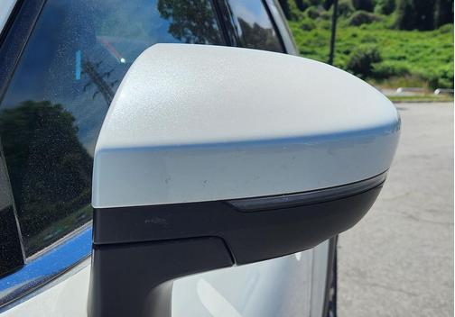 Pearl White Tricoat/Super Black 2023 Nissan Pathfinder SL 4WD