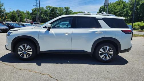 Pearl White Tricoat/Super Black 2023 Nissan Pathfinder SL 4WD