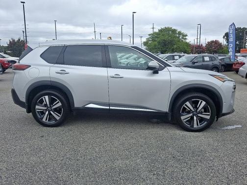 2022 Nissan Rogue SL